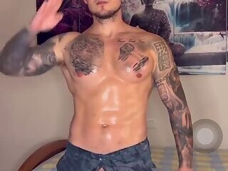 Handsfree Tattooed Hunk